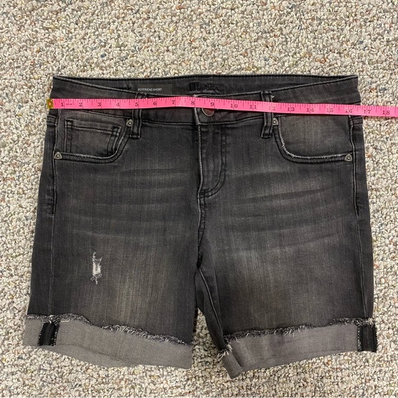 Kut from the Kloth Distressed Cuffed Denim Boyfriend Short dark gray Sz 6 - Picture 4 of 7